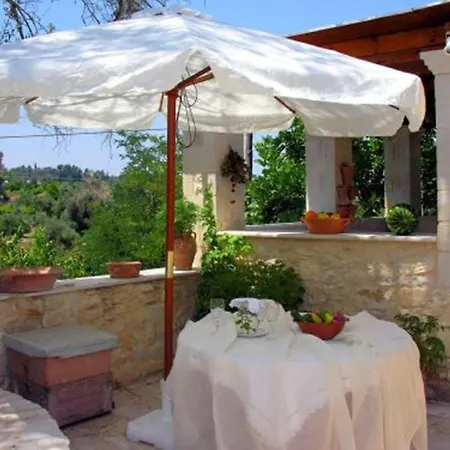 Country house Kouriton House *
