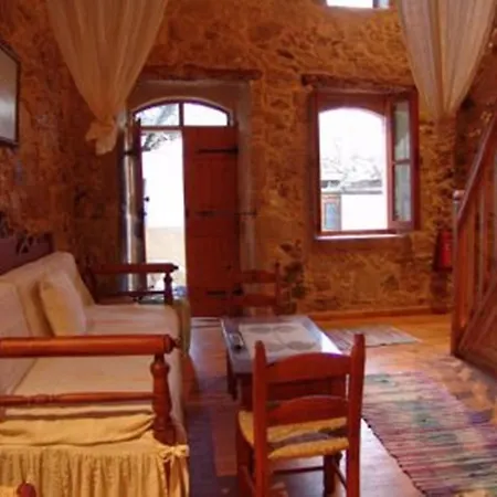 Kouriton House *